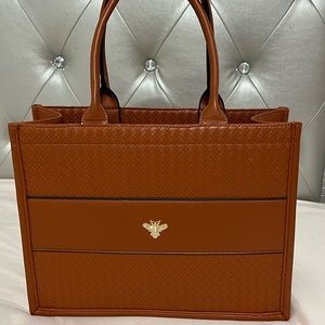 Cartera café grande